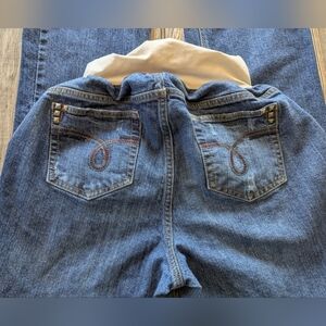 Get Used maternity jeans size large in great condition